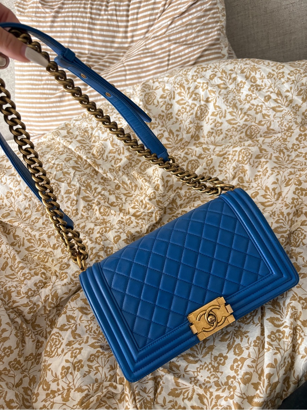 CHANEL Blue Quilted Leather Shoulder Bag with Gold Hardware - Picture 2 of 6